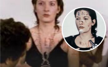 Artist who was 'ready to die' after letting the public do whatever they wanted for 6 hours reveals moment that left her in tears