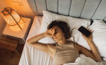 Bizarre sleep hack claims to work against insomnia despite being 'completely counterintuitive'