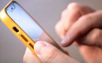 Police warn iPhone and Android users to immediately delete and report if you receive this message