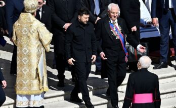 President Zelensky receives a round of applause from crowd as he attends Pope Francis' funeral